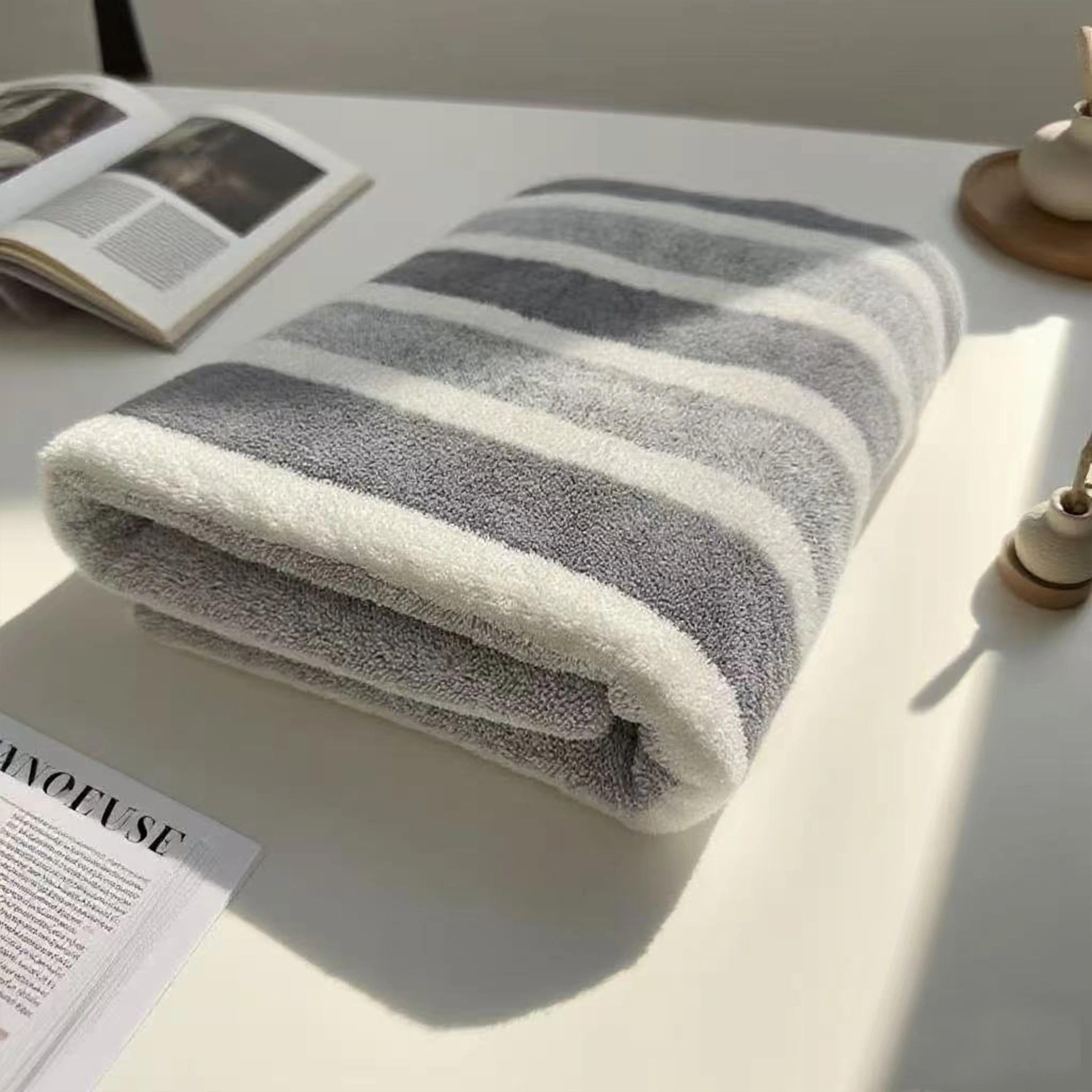 1-pack thick bath towel, strong water absorption and quick drying, non shedding, durable - very suitable for families, beaches,